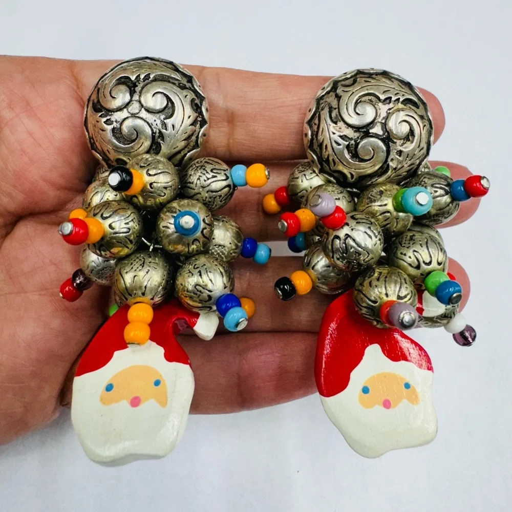 VINTAGE SILVER-TONED CHUNKY CHRISTMAS SANTA CLAUS FACE EARRINGS 80s STYLE